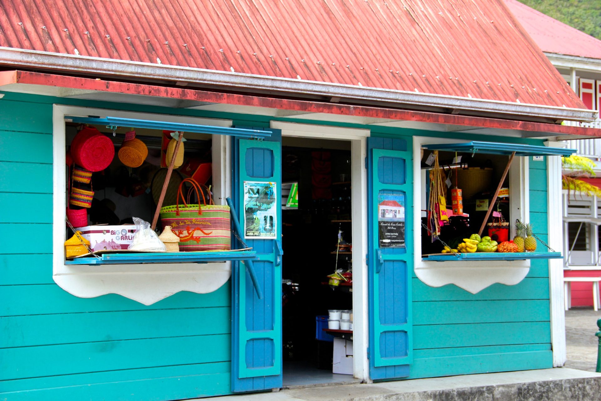 Una tienda de souvenirs en Hell-Bourg en Salazie