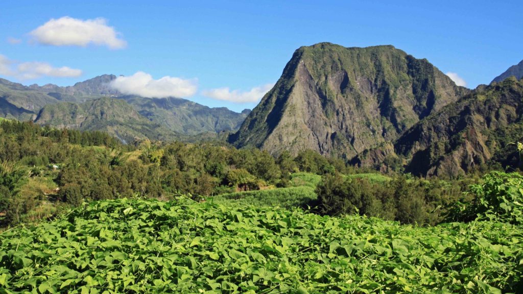 Vue sur le Piton d'Anchaing à Salazie