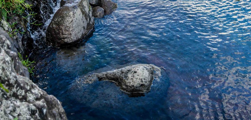 Blaues Becken in Saint-Benoît