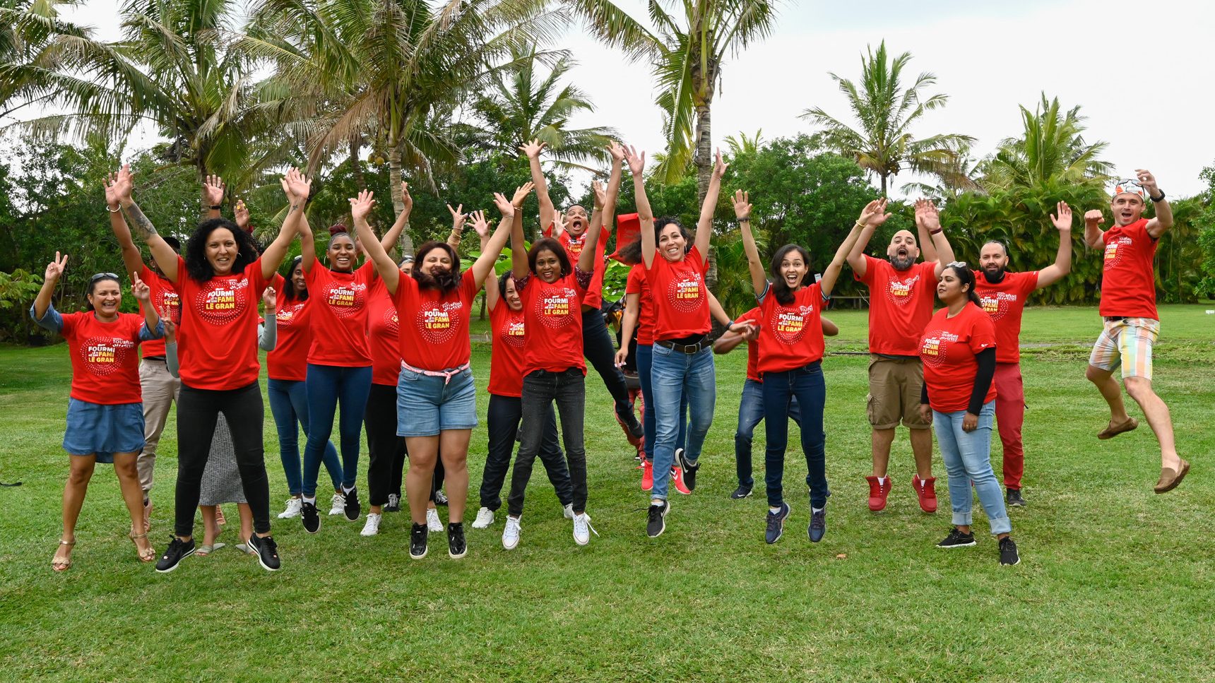 Team of the Intercommunal Tourist Office of the East jumping