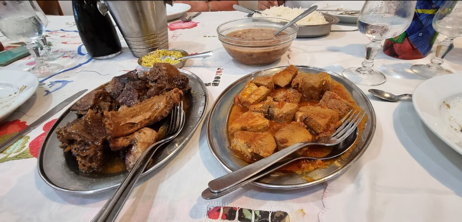 platos cocinados en la posada de la granja Annibal