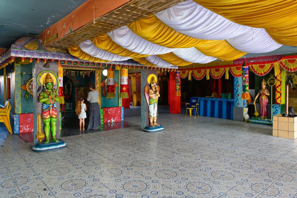 Visitors inside the Maryen Péroumal temple