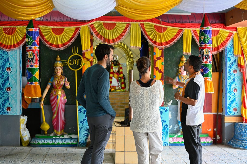 Visite guidée d'un temple hindou à Saint-André par Balou