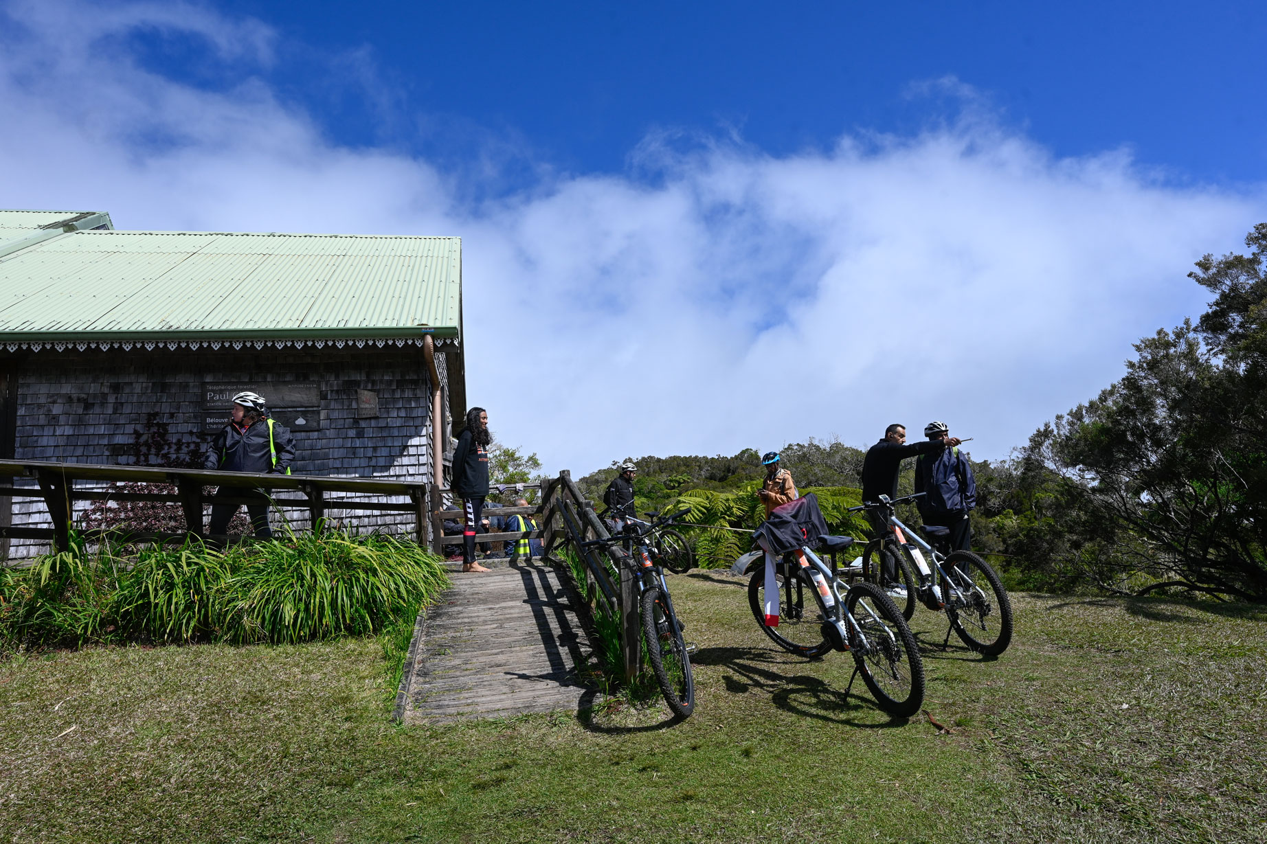 Gîte de Bélouve mit dem elektrischen Mountainbike