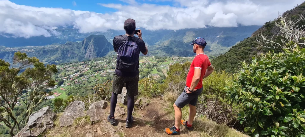 guided hike with panorama on the circus of salazie