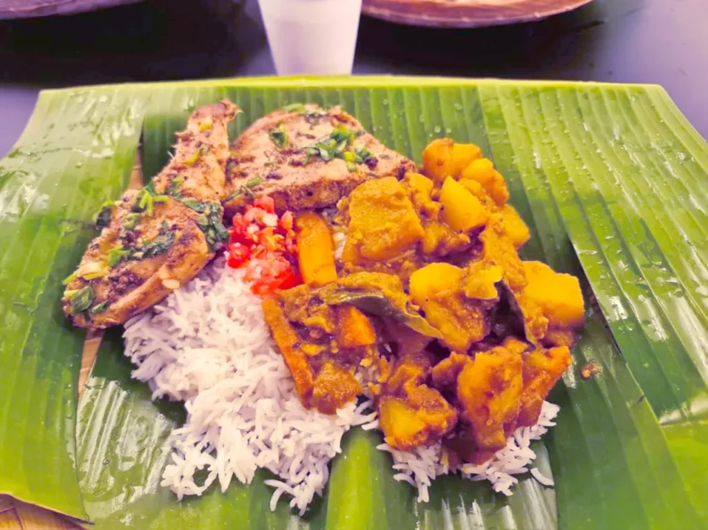 A curry on a banana leaf from Ti Van at Parc du Colosse in Saint-André