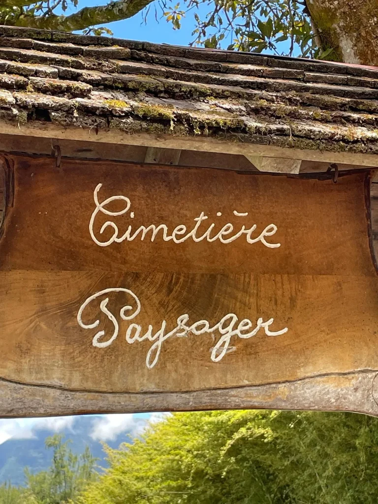 Entrée du cimetière paysager d'Hell-Bourg à Salazie, Fête de la Toussaint : 6 cimetières emblématiques de l’Est