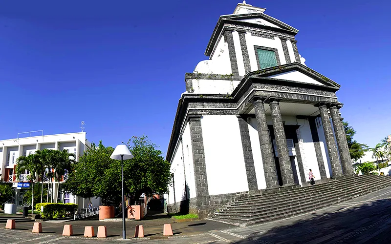 Iglesia de Saint-Benoît en Et de La Réunion.