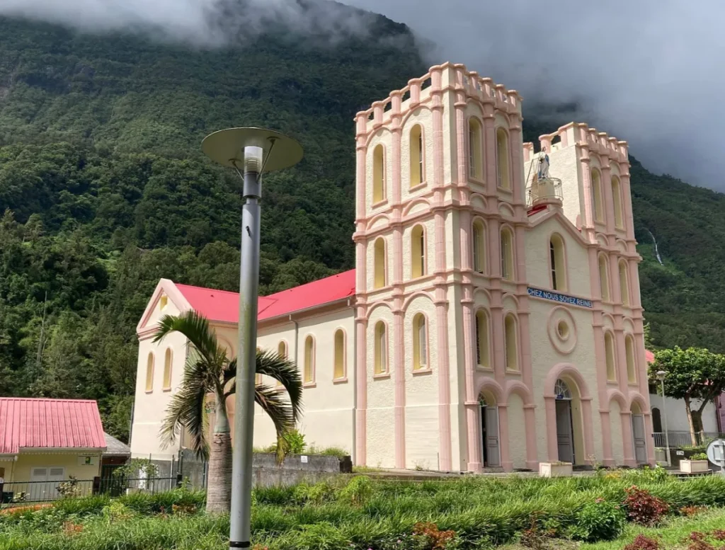 Kirche Notre Dame de l'Assomption in Salazie, 10 Kirchen im Osten von Réunion.