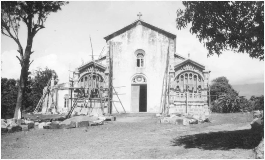 Old photo of the church of Sainte-Anne in Saint-Benoît.