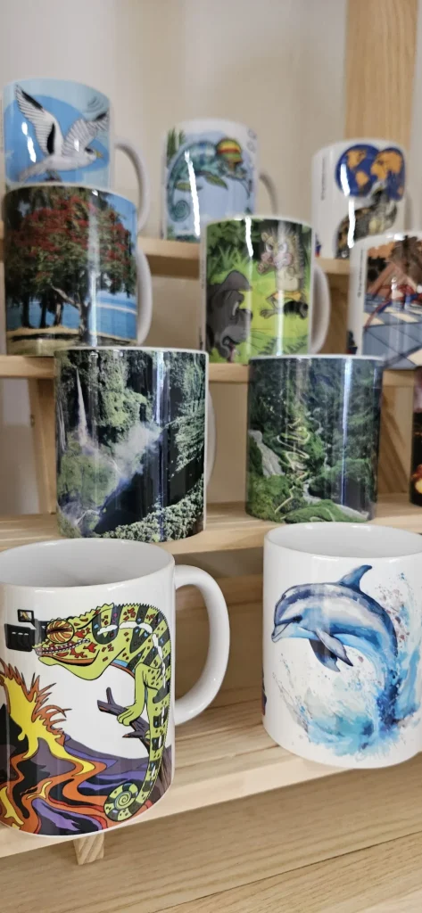 mugs with drawings of Reunion Island