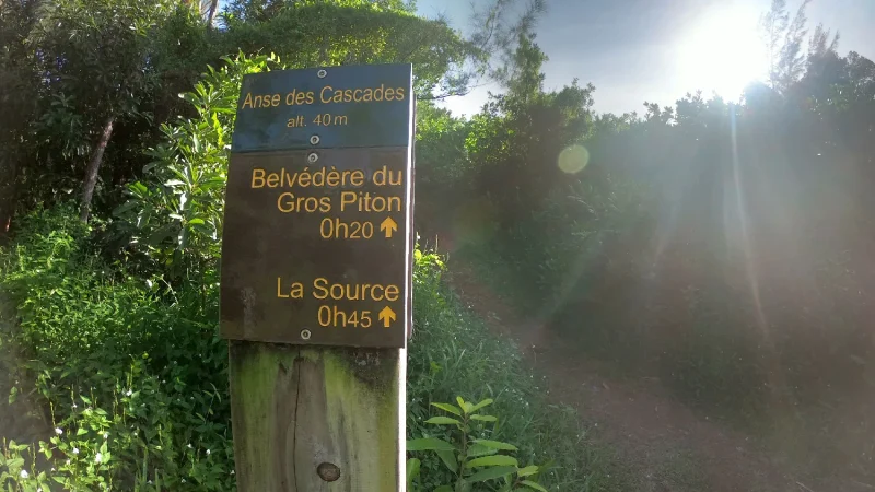 Hike on the quays and arches of Sainte-Rose, sign indicating the direction of Gros Piton