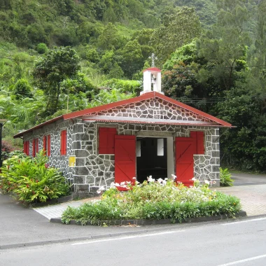 Chapelle du Pont de l'escalier à Salazie, 10 églises à visiter dans l'Est de La Réunion.