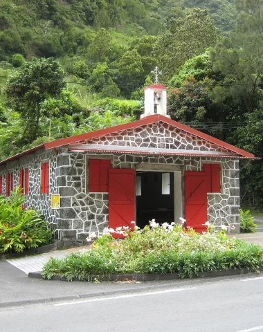 Chapelle du Pont de l'escalier à Salazie, 10 églises à visiter dans l'Est de La Réunion.