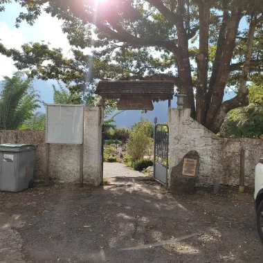 Entrée du cimetière paysager d'Hell-Bourg à Salazie, Fête de la Toussaint : 6 cimetières emblématiques de l’Est