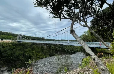 Ouverture du pont suspendu de la Rivière de l’Est à Sainte-Rose