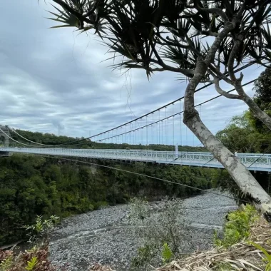 Ouverture du pont suspendu de la Rivière de l’Est à Sainte-Rose