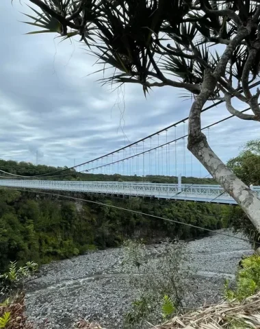 Ouverture du pont suspendu de la Rivière de l’Est à Sainte-Rose