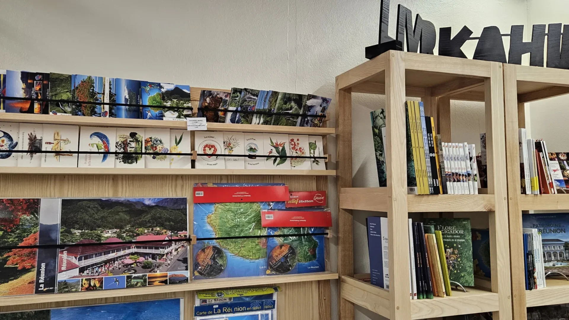 librería y artículos de papelería del encuentro en la boutique de artesanos de Sainte-Anne