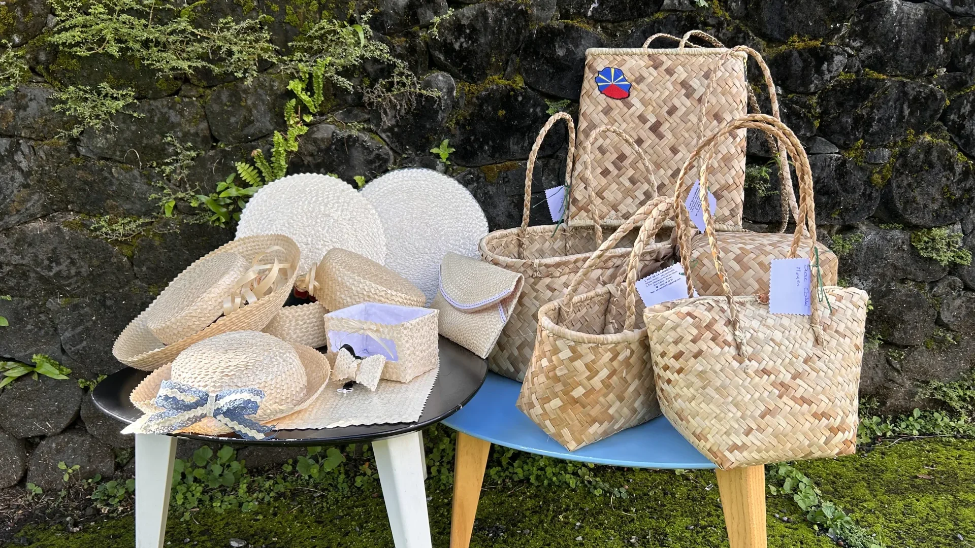 chapeau paille de chouchou et panier en vacoa