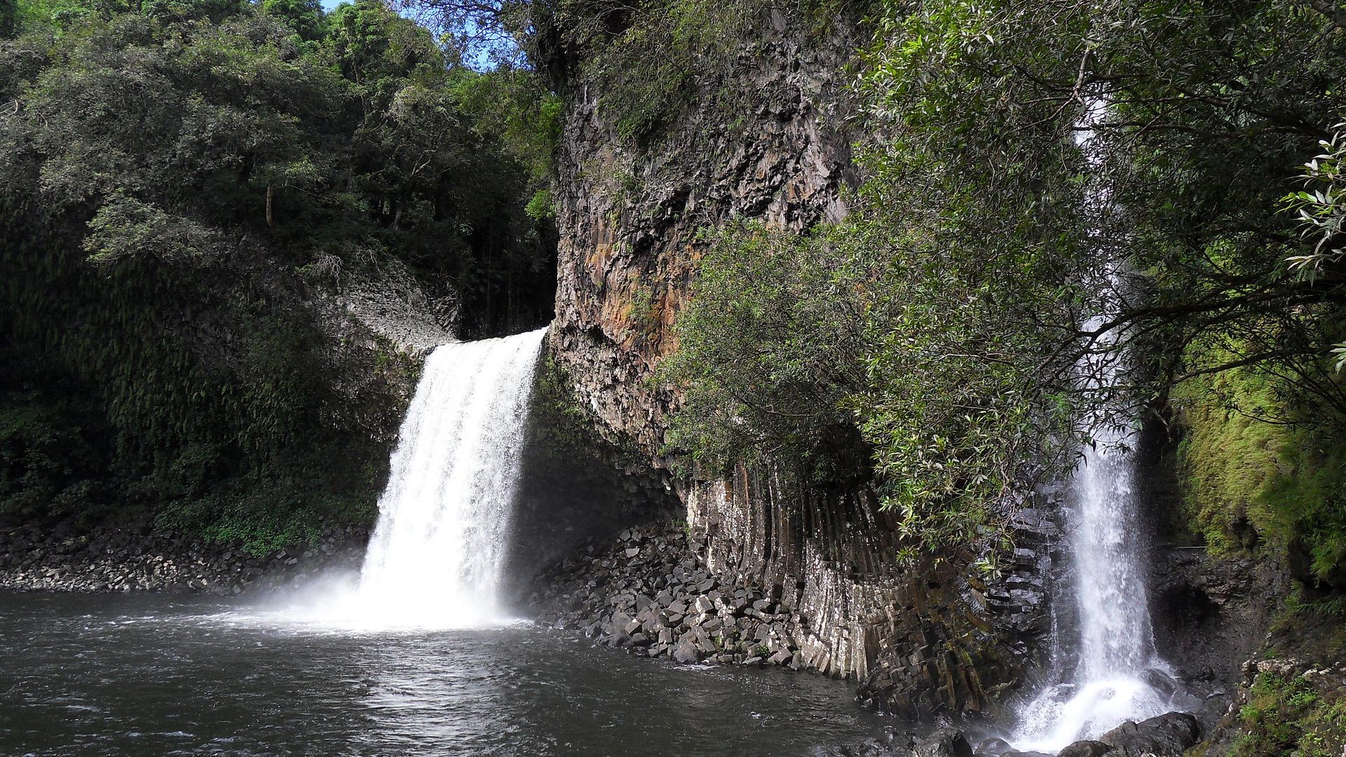 Vista de la cascada de Bassin la Paix en Bras-Panon