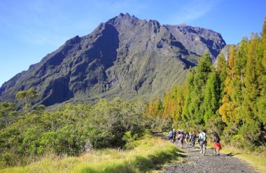 Piton des Neiges 足迹的远足者