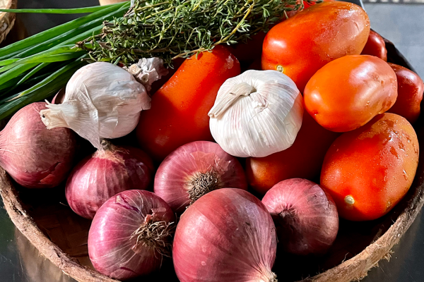 Reunionesische Küche – Tomaten, Zwiebeln, Knoblauch, Gewürze