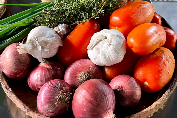 Reunionese cuisine - tomatoes onions garlic spices