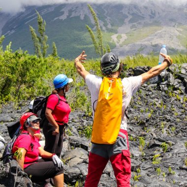 Guide with Sainte-Rose lava tunnel hikers