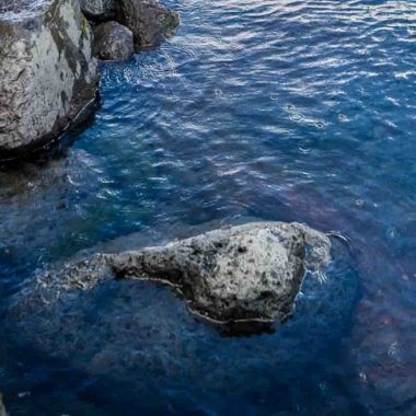 Blaues Becken in Saint-Benoît