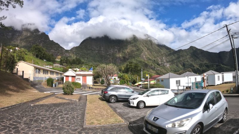 Parking in the village square of Grand-Ilet in Salazie, Rando lawindue