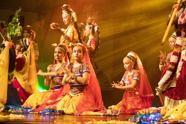 Die Dipavali 2023, eine große indische Show in Saint-André.