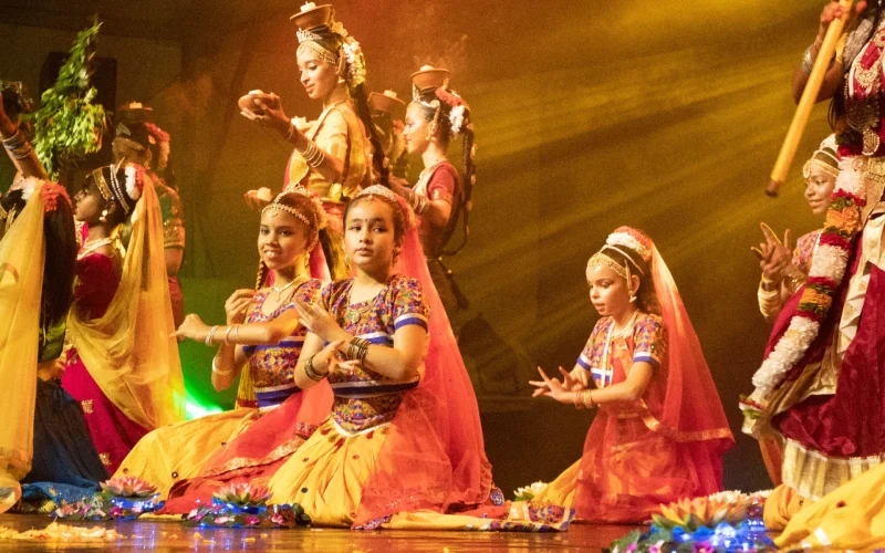 Die Dipavali 2023, eine große indische Show in Saint-André.