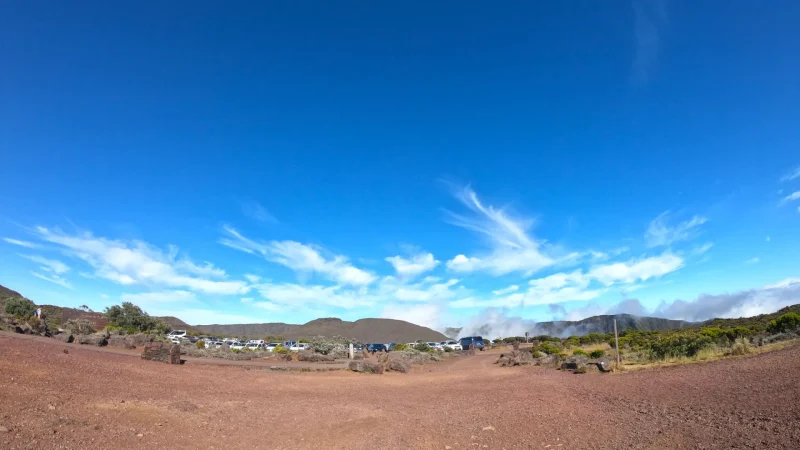 Vista del aparcamiento al inicio de la caminata Nez coupé en Sainte-Rose